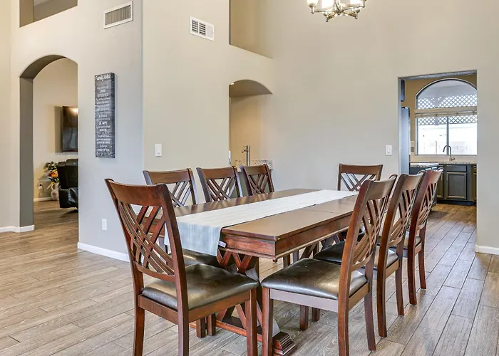 Game & Backyard Oasis: Group Getaway Holiday home Avondale
