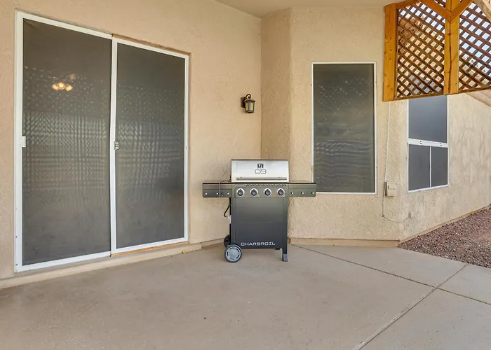 Holiday home Game & Backyard Oasis: Group Getaway Avondale