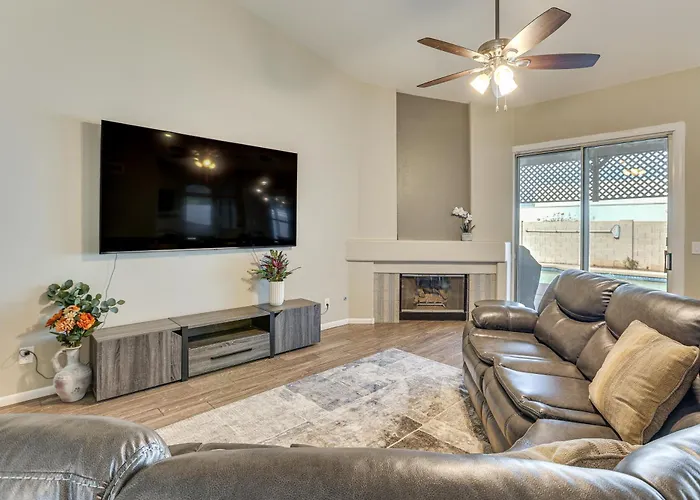 Game & Backyard Oasis: Group Getaway Holiday home Avondale